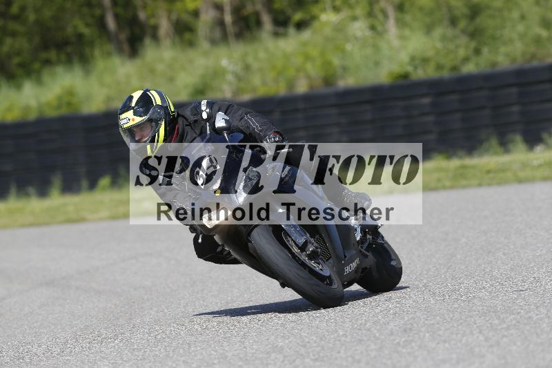 Archiv-2025/09 22.04.2025 Cornu Master School ADR/rot-rouge/34